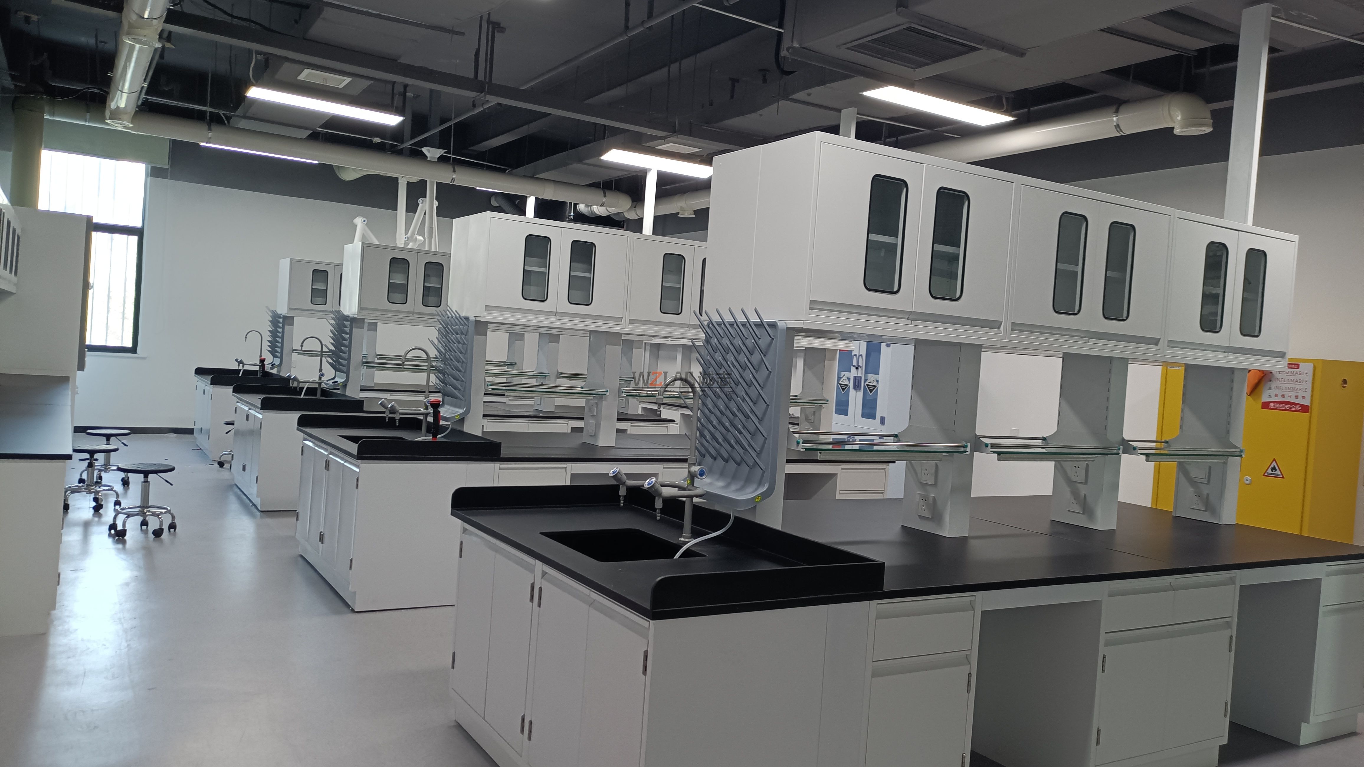 微生物實驗室如何保證實驗室環(huán)境安全